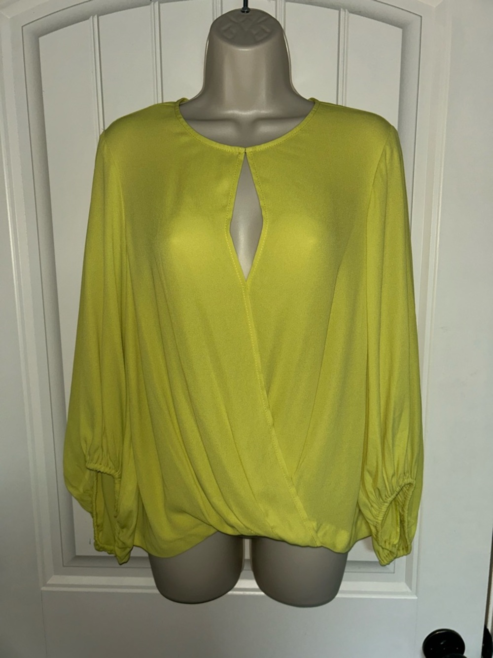 NWT Fifteen Twenty Women's Lime Green Long-Sleeve Keyhole Wrap Blouse Sz S